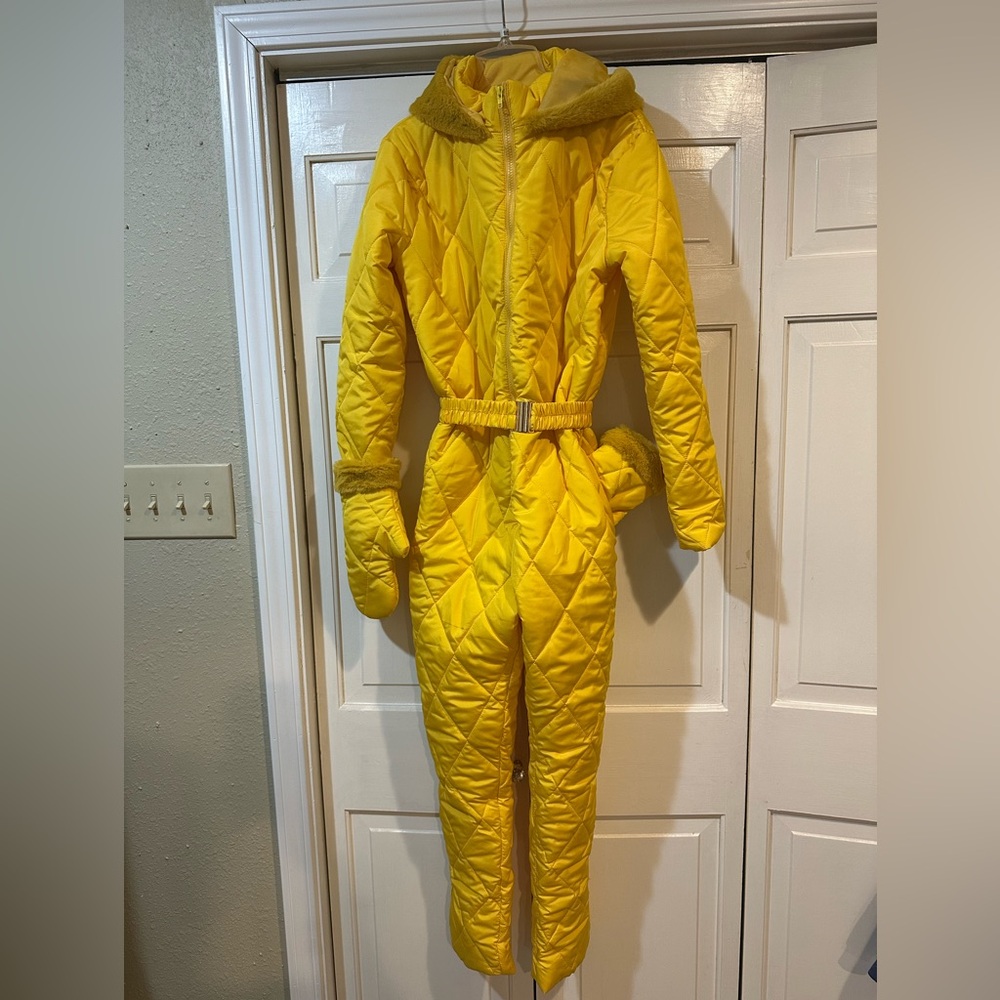 Yellow Quilted ski snowsuit with Belt & Gloves (mittens) Size S